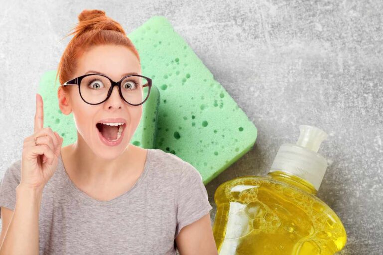 donna con idea e dietro sapone piatti e spugne